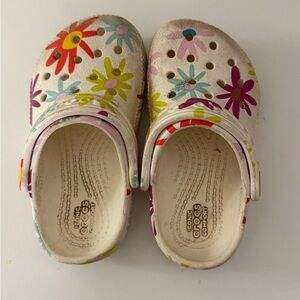 CROCS toddler Floral Clogs - White with Multicolor Flowers